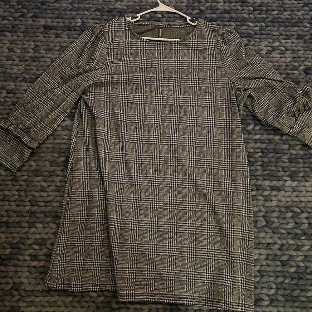 Massini Long sleeve houndstooth shift dress with ruffle detail - 2X